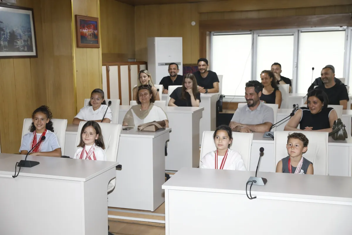 Başarılarıyla Bucak'ı Gururlandırdılar! Başkan Gümüş Tebrik Etti