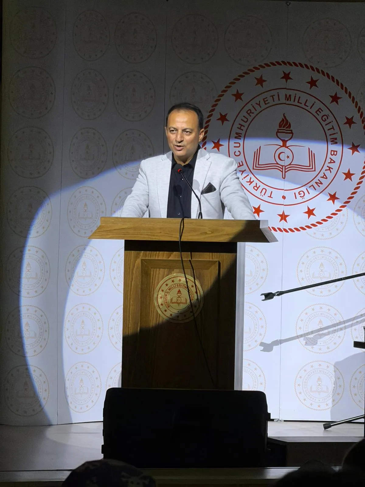 Burdur’da öğrenciler ÇEDES etkinliğinde sahne aldı