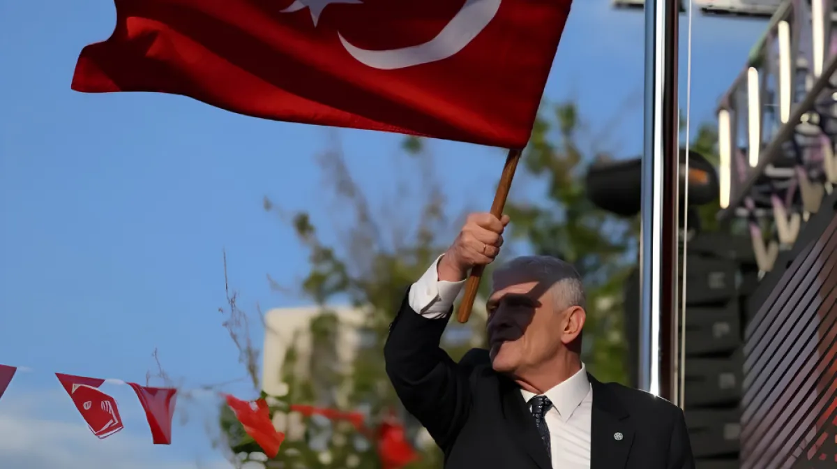İYİ Parti’nin “Bayrak Mitingi”ne Yoğun Katılım: Dervişoğlu’ndan İktidara Sert Mesajlar