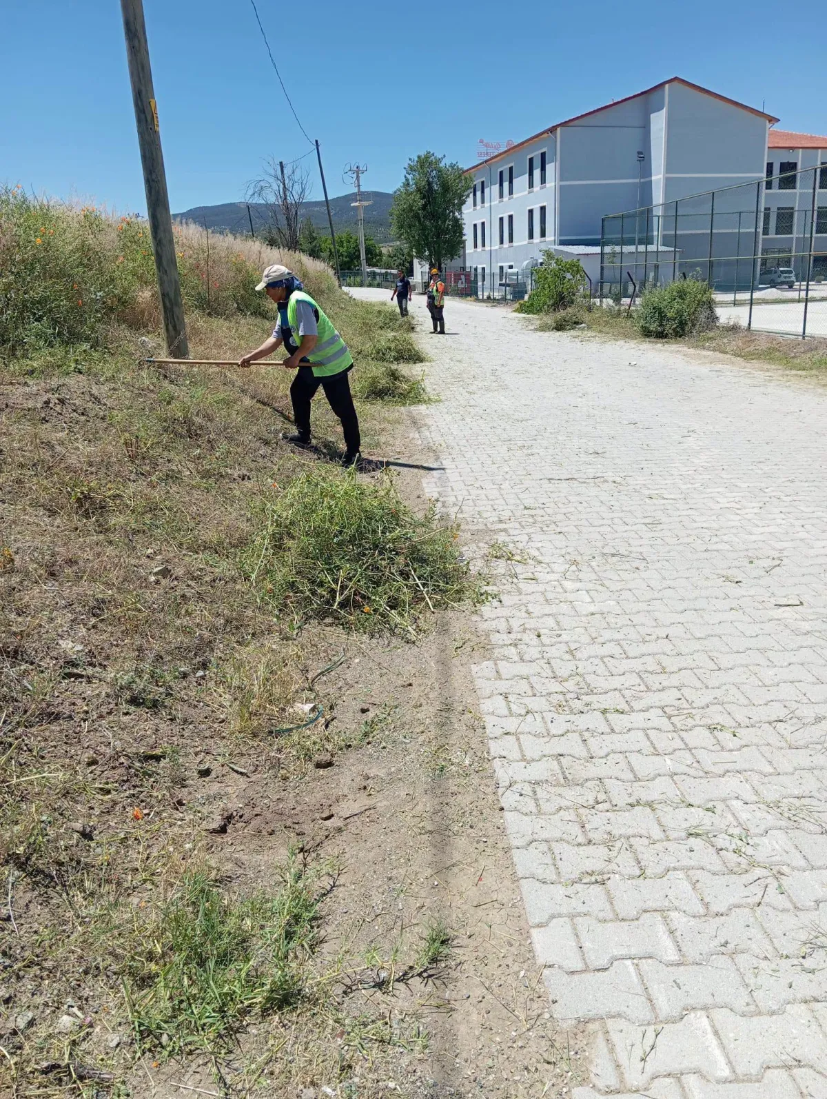 Yeşilova Belediyesi saha çalışmalarını sürdürüyor
