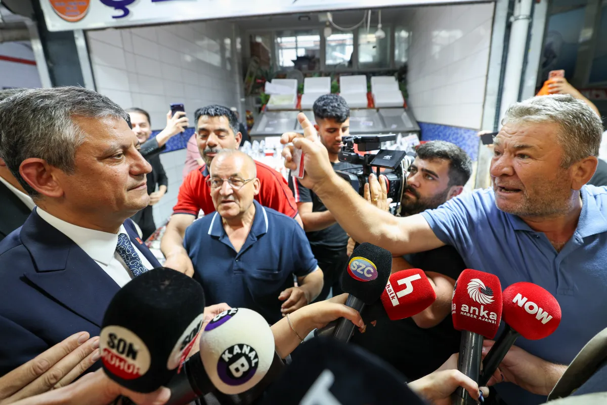 Özgür Özel Ulus Hali’nde Esnafı Dinledi: “CHP’yi Sokağın Gündemine Döndürmemiz Lazım”