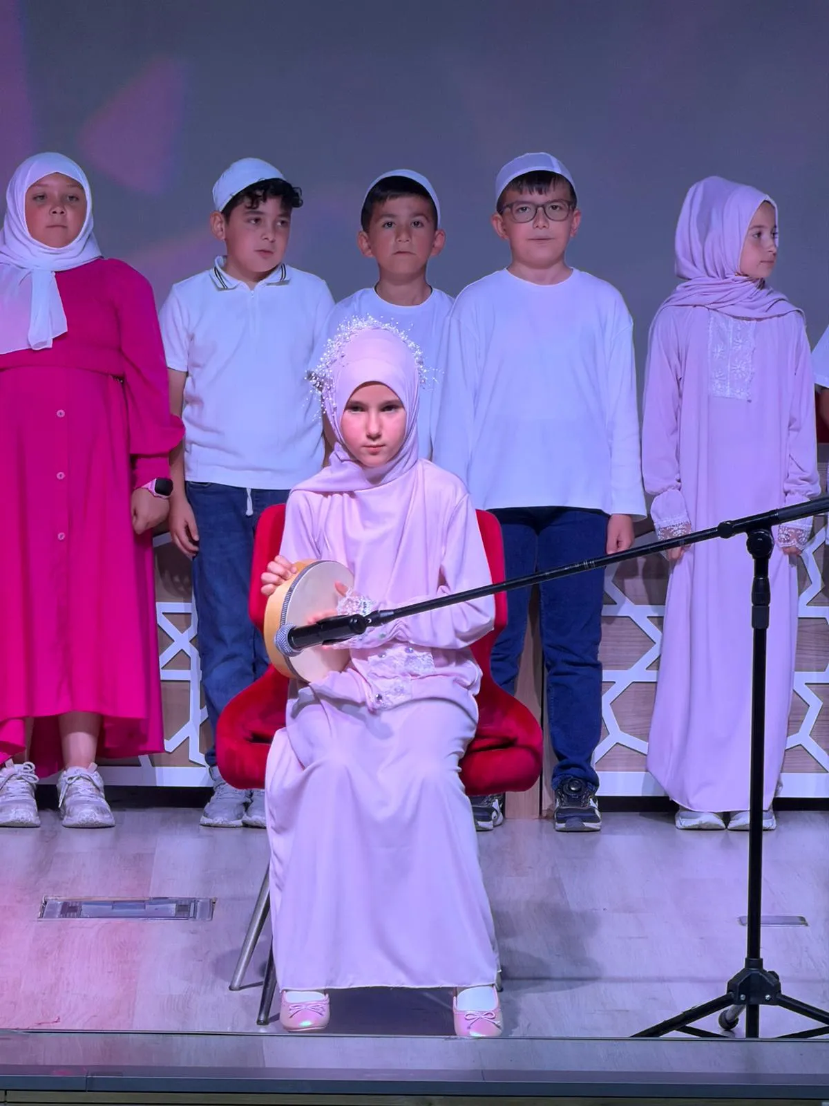 Burdur’da öğrenciler ÇEDES etkinliğinde sahne aldı