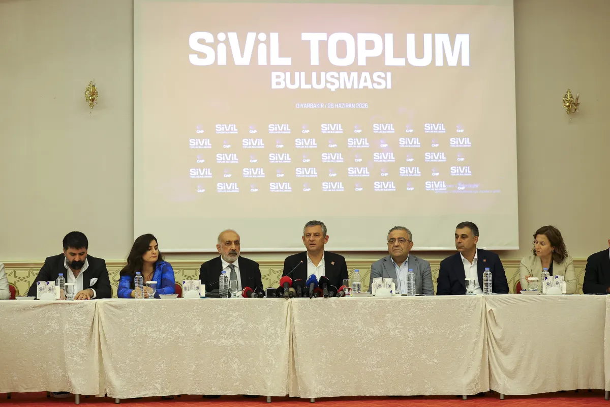 Özgür Özel Diyarbakır’da STK Temsilcileriyle Buluştu: “Demokratikleşme Olmadan Barış Olmaz”