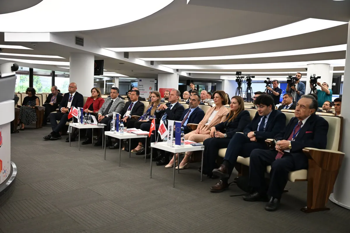 Genç Dostu Kentler Yönetişim Zirvesi’nde paneller düzenlendi