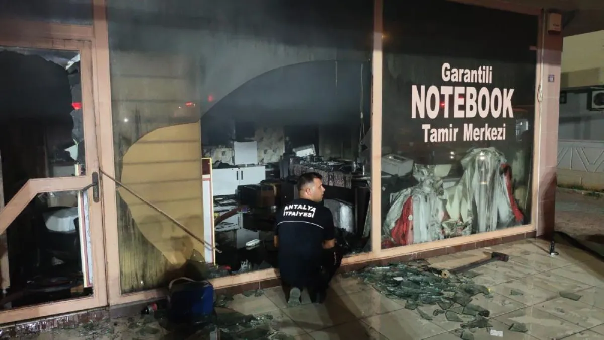 Antalya’da iş yeri yangını: Sahibi gözyaşlarına boğuldu