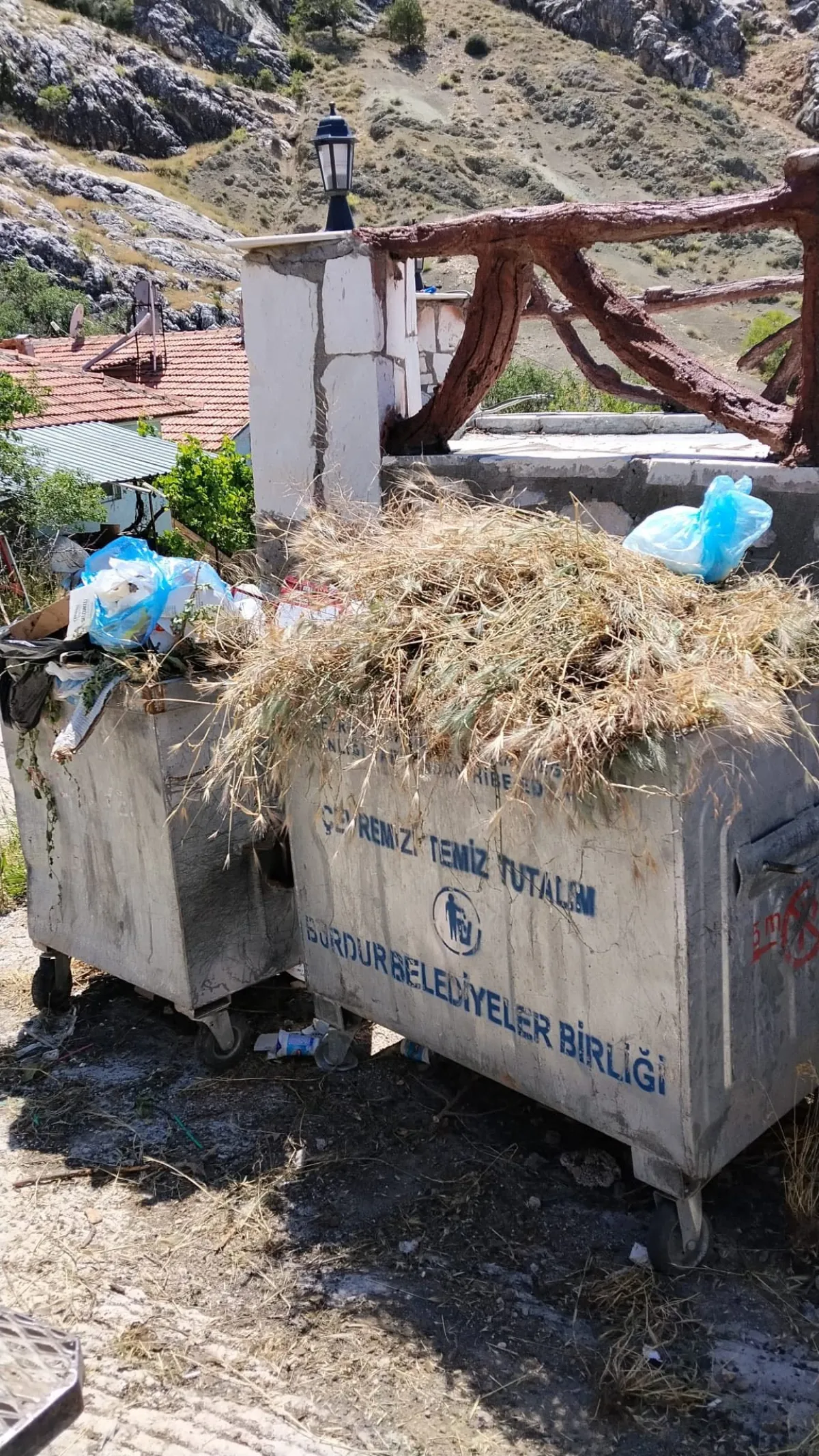 Çöp bidonlarına moloz atanlara ceza geliyor
