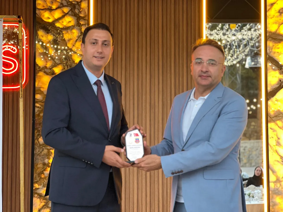 Bucak Adliyesi'nde ayrılık vakti Emeklere teşekkür ve veda