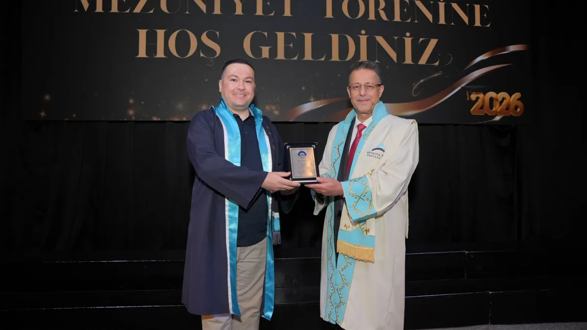 Bucaklı Genç Hukukçudan Büyük Başarı: Üniversiteyi 3 Yılda Bitirdi, Dönem Birincisi Oldu