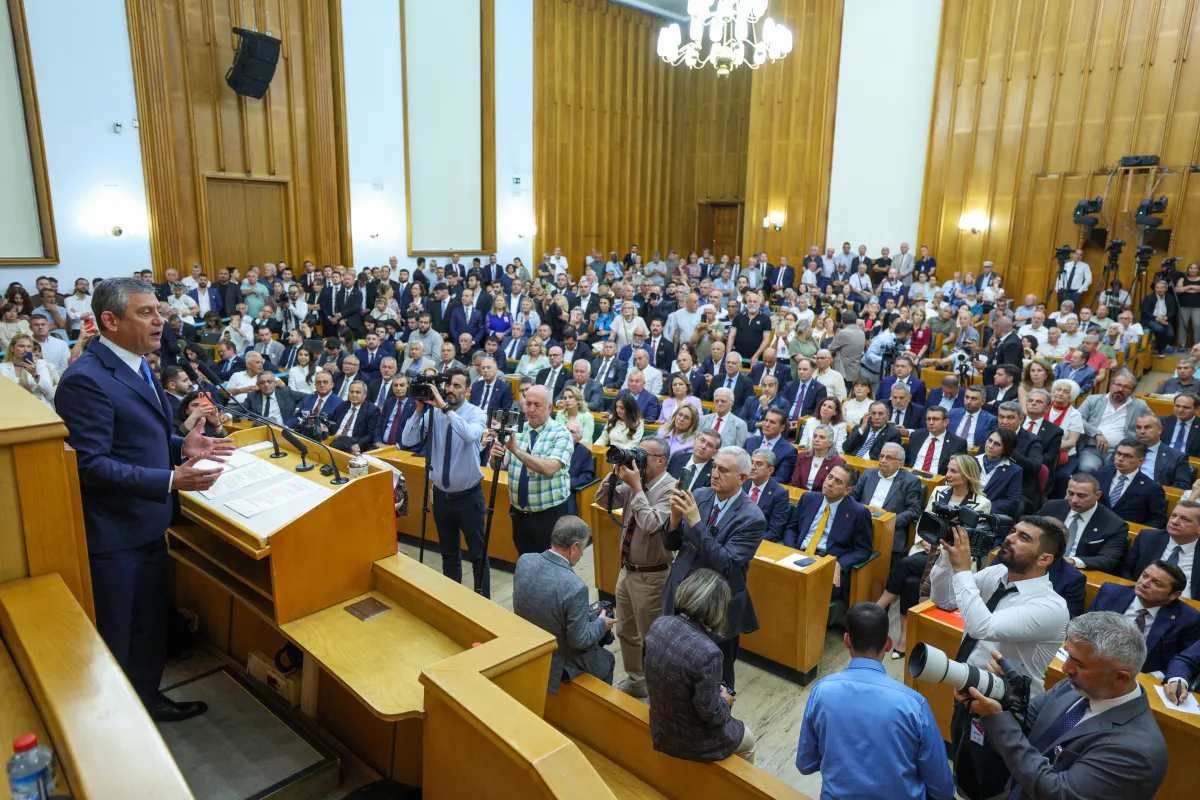 Özgür Özel’den Kılıçdaroğlu’na Tarihi Çağrı: “Partiyi Bu Cenderenin İçinde Daha Fazla Tutmayın”