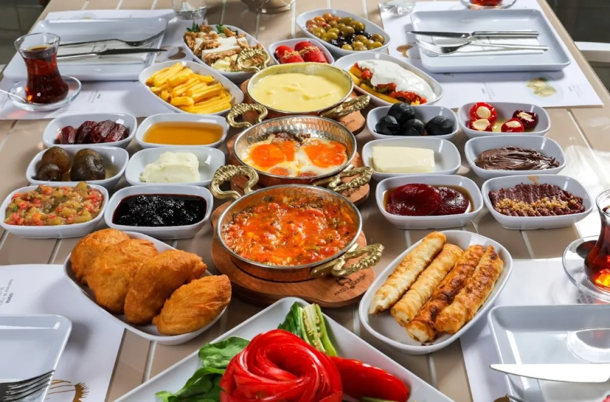 Bucak’ta serpme kahvaltının yeni adresi Alem-i Küneffe oldu