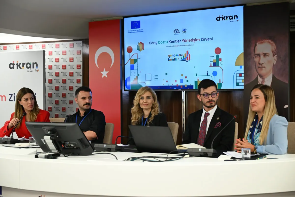 Genç Dostu Kentler Yönetişim Zirvesi’nde paneller düzenlendi