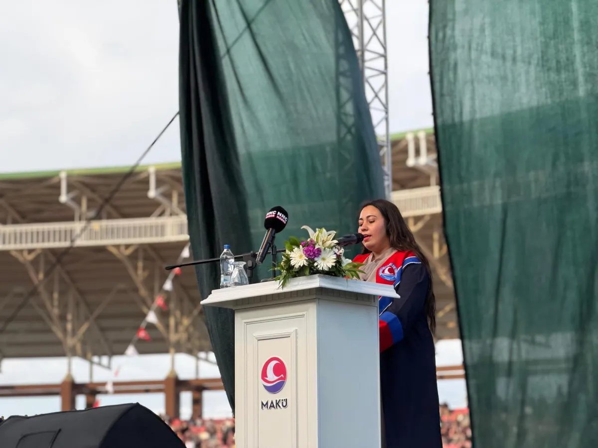 MAKÜ’de mezuniyet coşkusu Yaklaşık 7 bin öğrenci kep attı