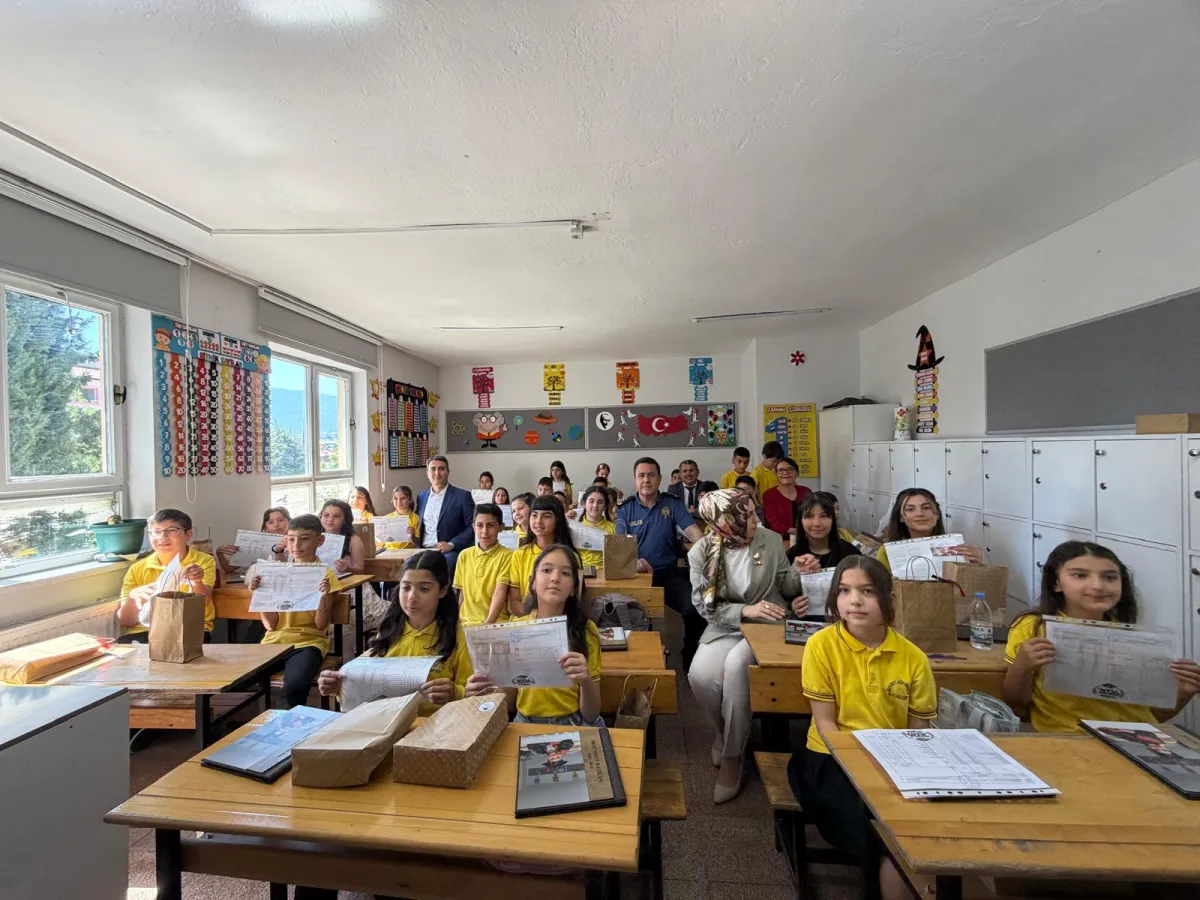 Bucak’ta 12 Bin 609 Öğrenci Karne Sevinci Yaşadı