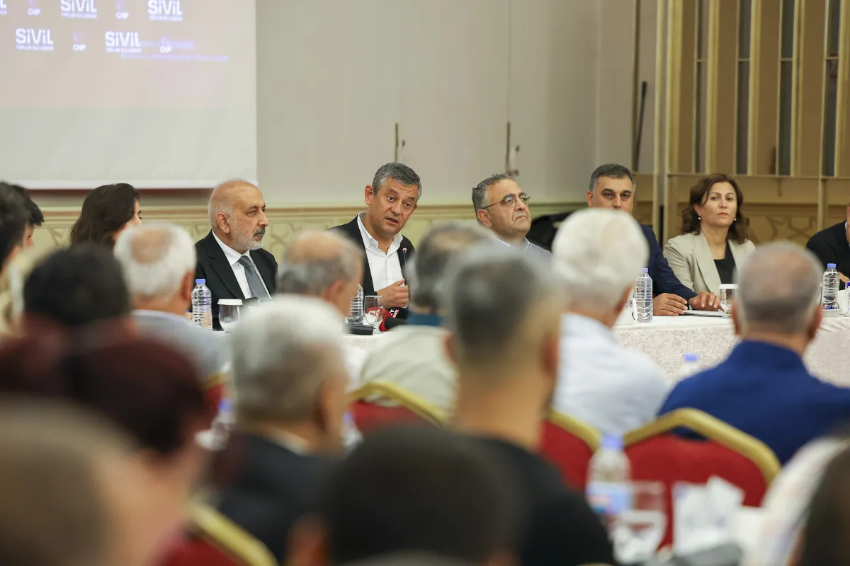 Özgür Özel Diyarbakır’da STK Temsilcileriyle Buluştu: “Demokratikleşme Olmadan Barış Olmaz”
