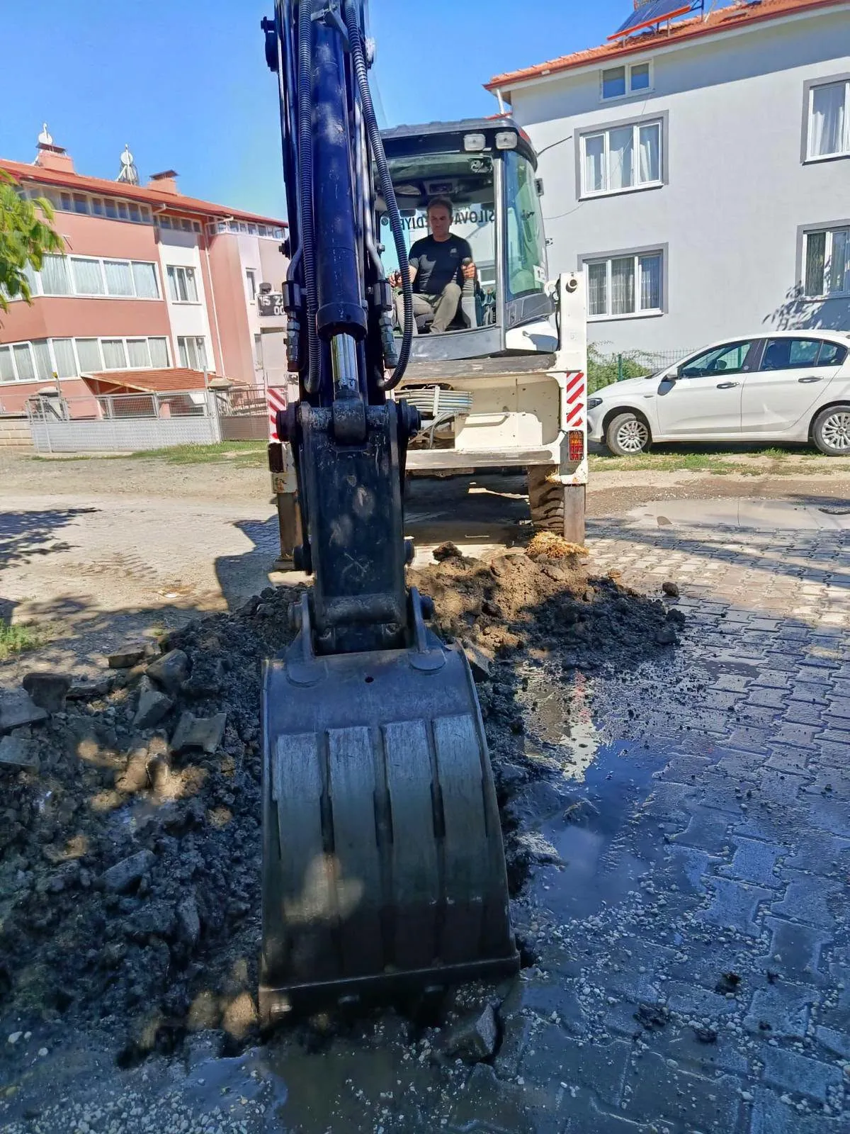 Yeşilova Belediyesi saha çalışmalarını sürdürüyor