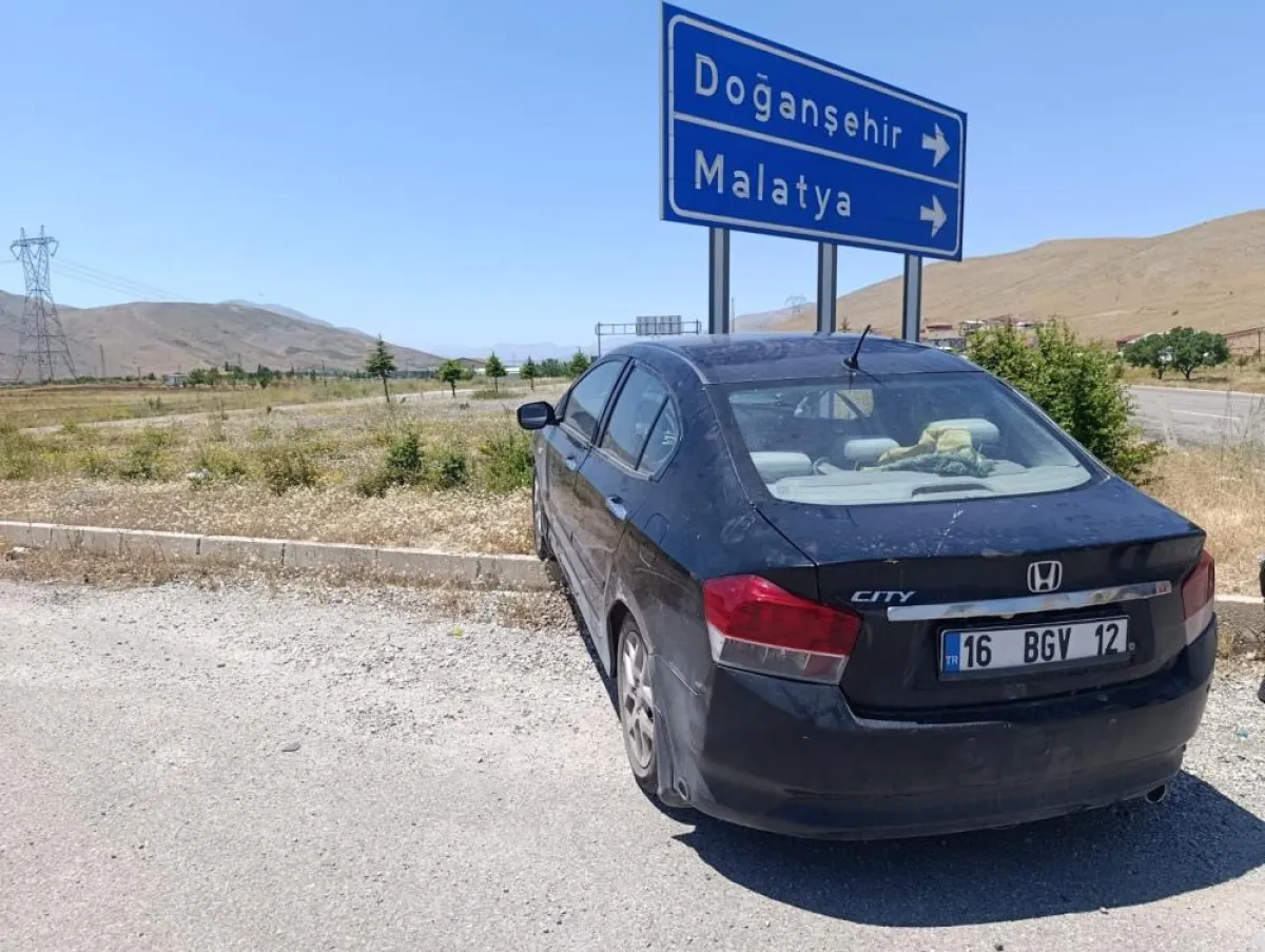 Malatya’da İki Otomobil Kavşakta Çarpıştı