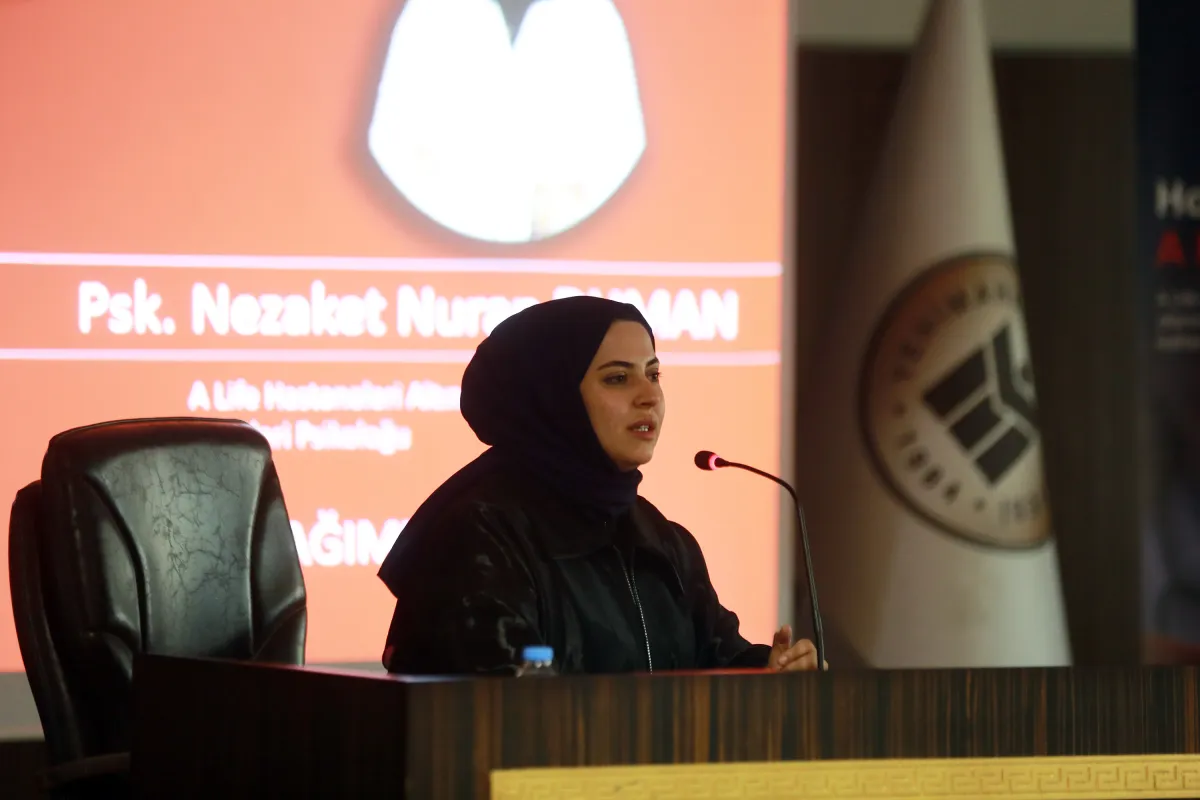 Yenimahalle’de “Erken Ergenlik ve Bağımlılık” Semineri Düzenlendi