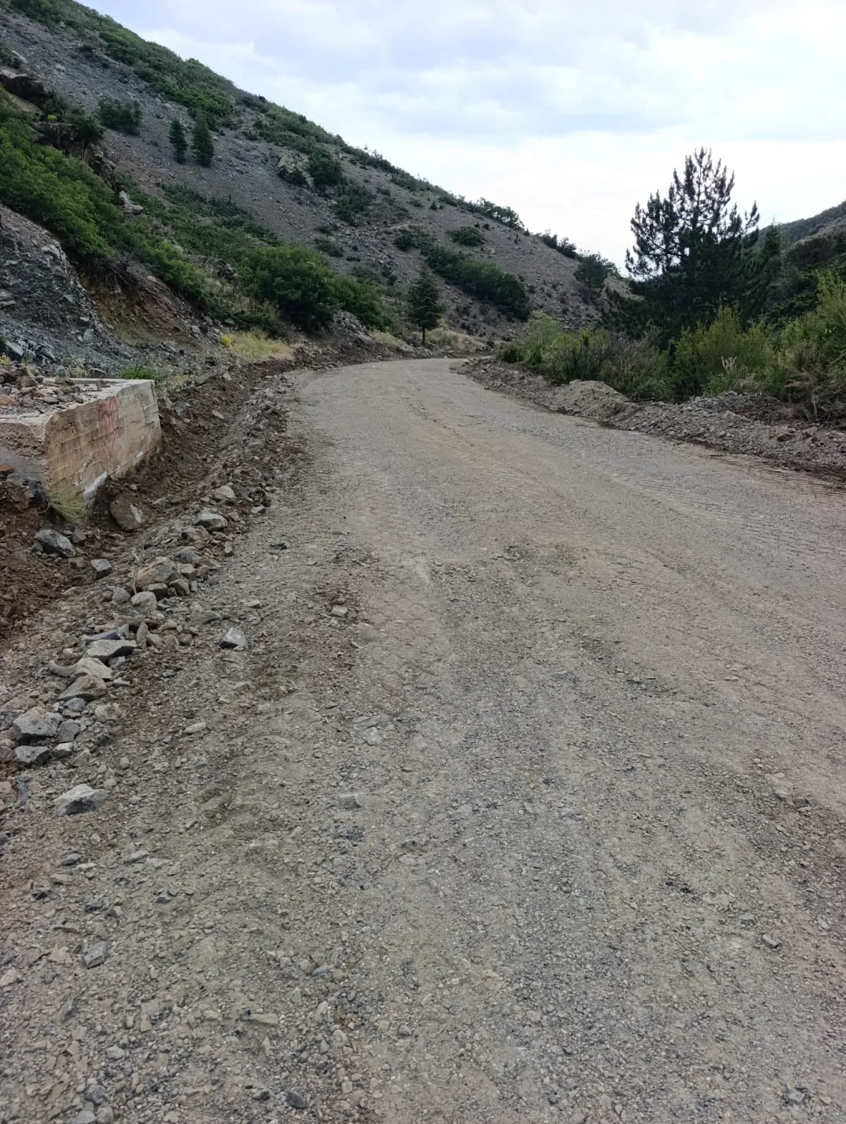 Burdur Karamanlı’da Yayla Yolu Genişletiliyor
