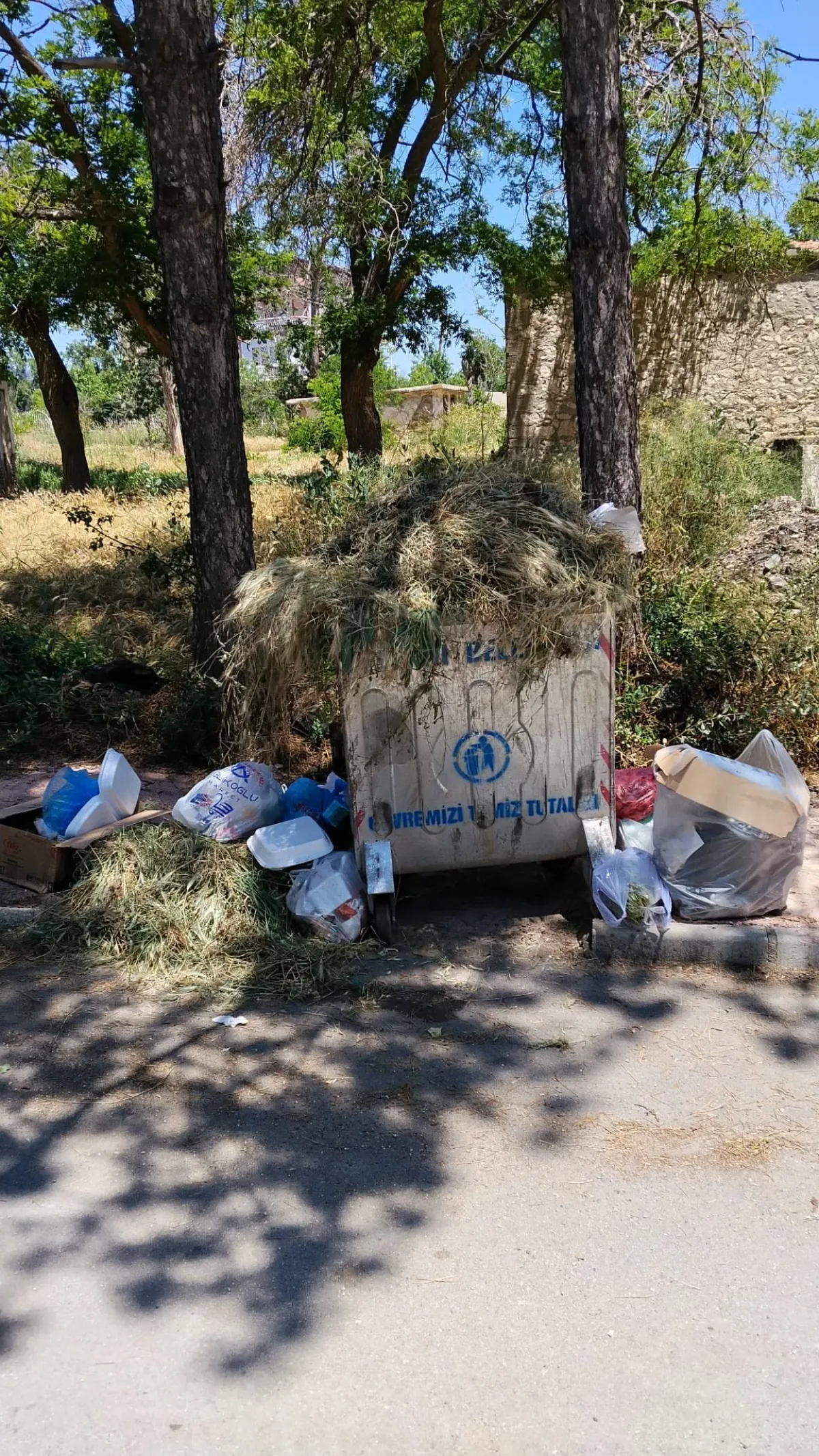 Çöp bidonlarına moloz atanlara ceza geliyor