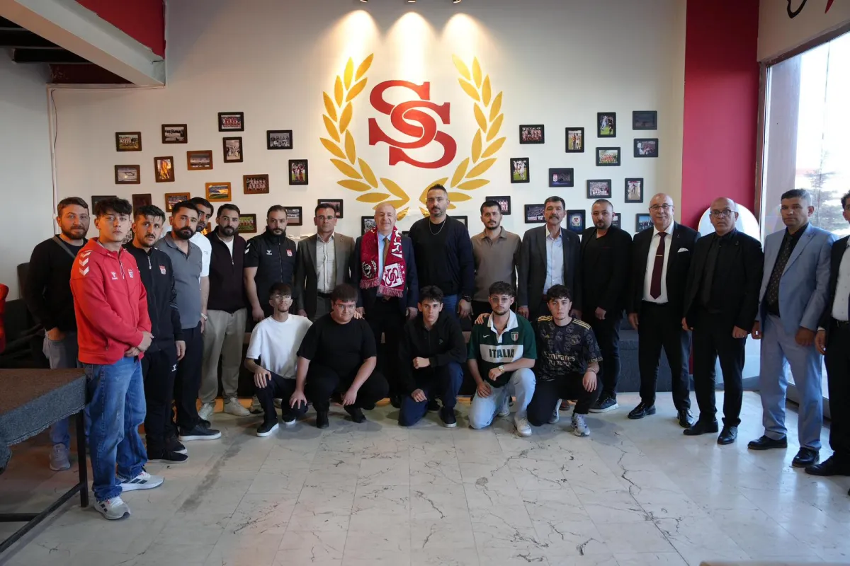 Ümit Özdağ Sivas’ta Şehitleri Andı, Esnaf ve Taraftarlarla Buluştu