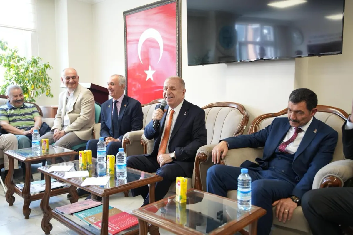 Ümit Özdağ Sivas’ta Sivil Toplum Kuruluşları ve Emeklilerle Buluştu