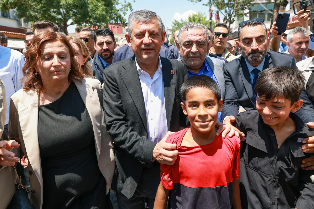 Özgür Özel Diyarbakır'da: “Kayyımlara Karşı En Net Duran Kentteyiz”