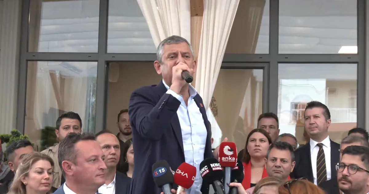 Özgür Özel Bucak'ta konuştu: Kadınların önüne geçilmesin yeter