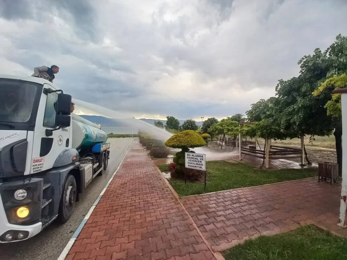 Burdur’da dere taştı ekipler harekete geçti