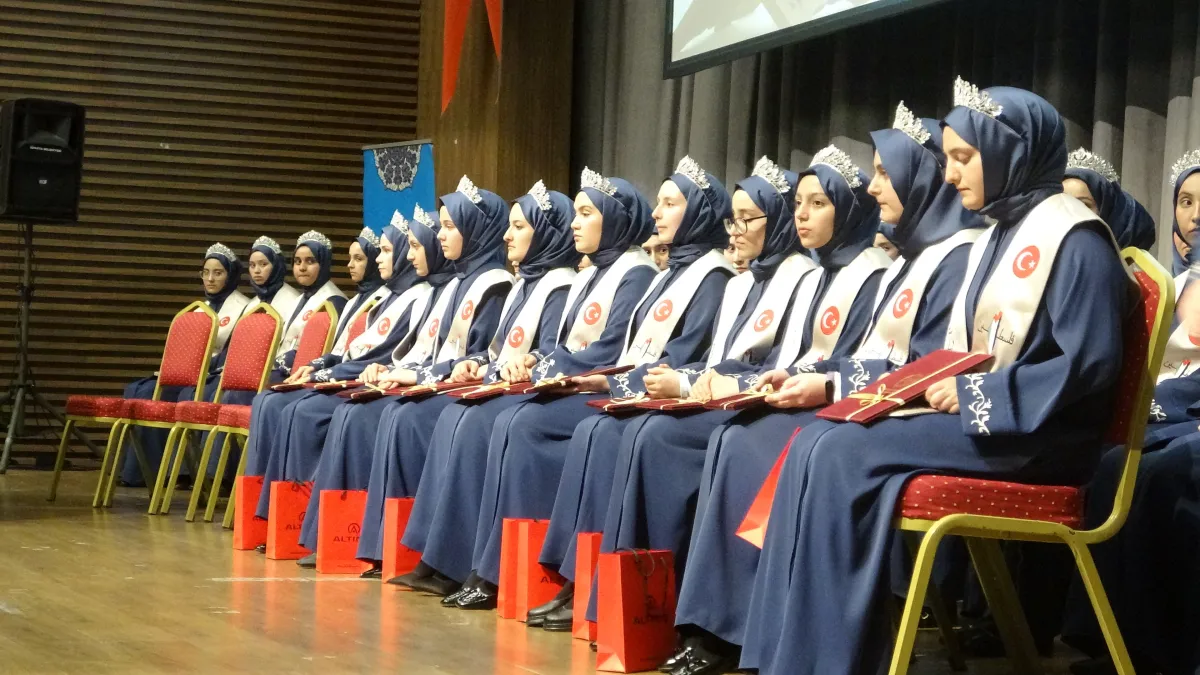 Isparta’da Gurur Günü! İl Müftüsü "66 hafız Güneşle Aydınlandık" Diyerek Duyurdu: Dev Tören Gerçekleşti