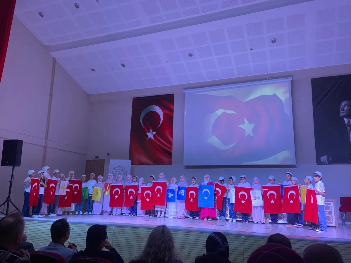 Burdur’da öğrenciler ÇEDES etkinliğinde sahne aldı