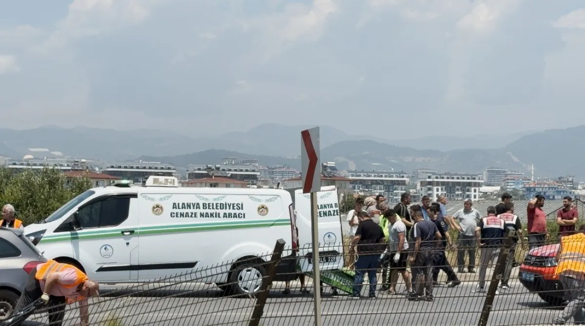 Antalya'da feci kaza 22 yaşındaki motosiklet sürücüsü hayatını kaybetti