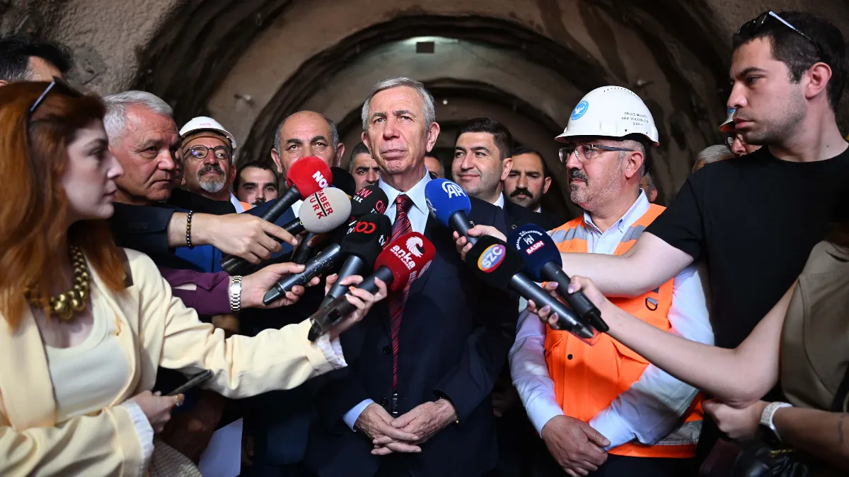 ABB Başkanı Mansur Yavaş Mamak Metro Şantiyede İncelemelerde Bulundu