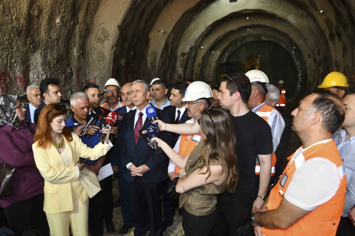 ABB Başkanı Mansur Yavaş Mamak Metro Şantiyede İncelemelerde Bulundu