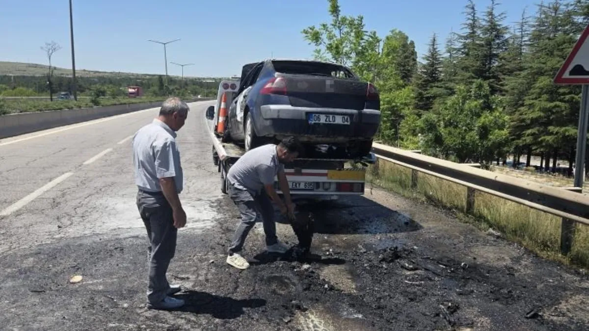 Ankara’da Seyir Halindeki Otomobil Yandı