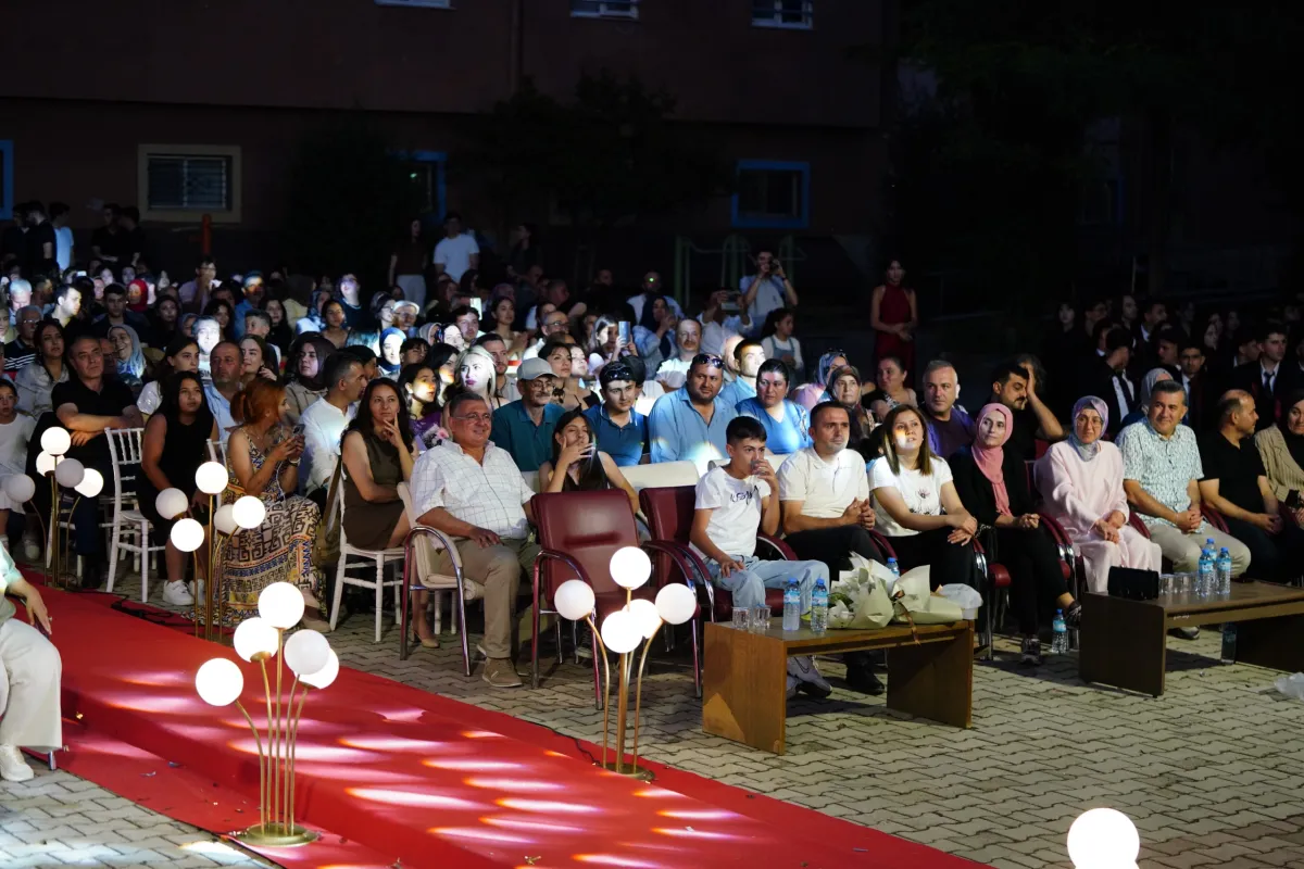 Adem Tolunay Fen Lisesi’nde Mezuniyet Heyecanı Yaşandı