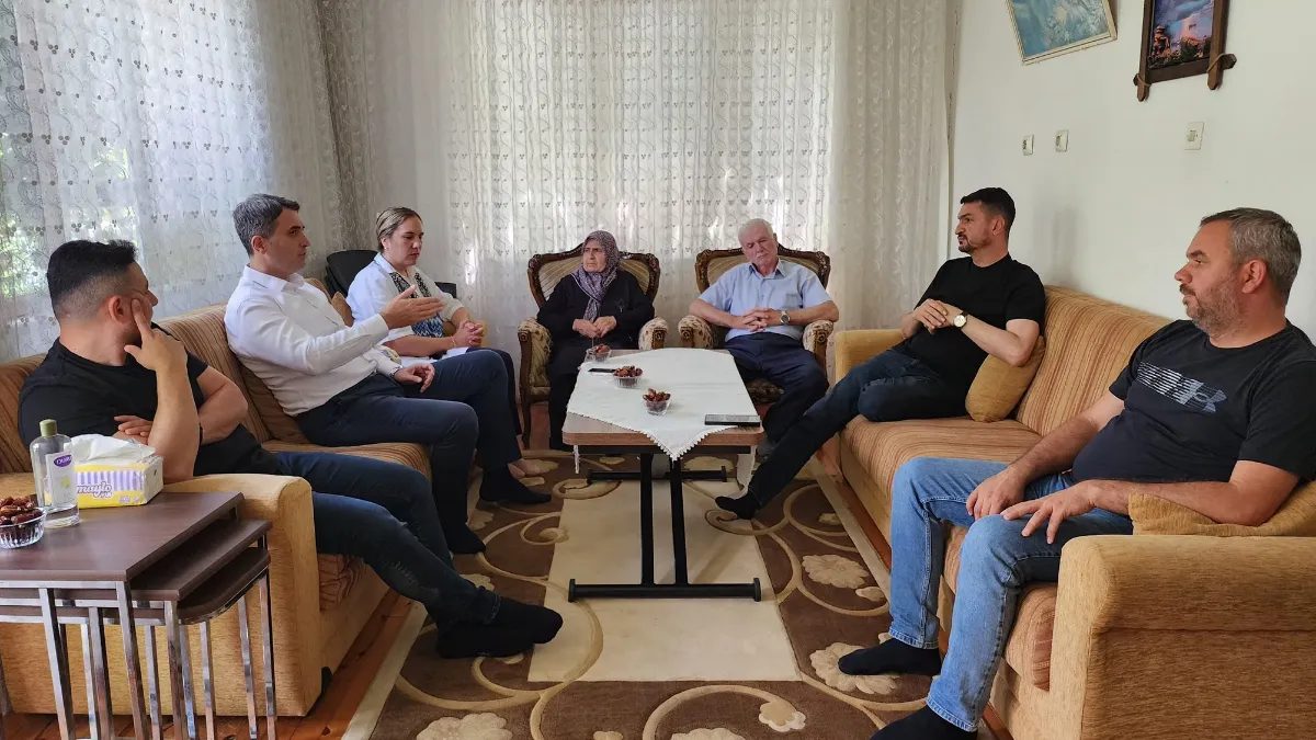 Bucak Kaymakamı Kuruca, Milletvekili Oğuz'un Ailesini Ziyaret Etti