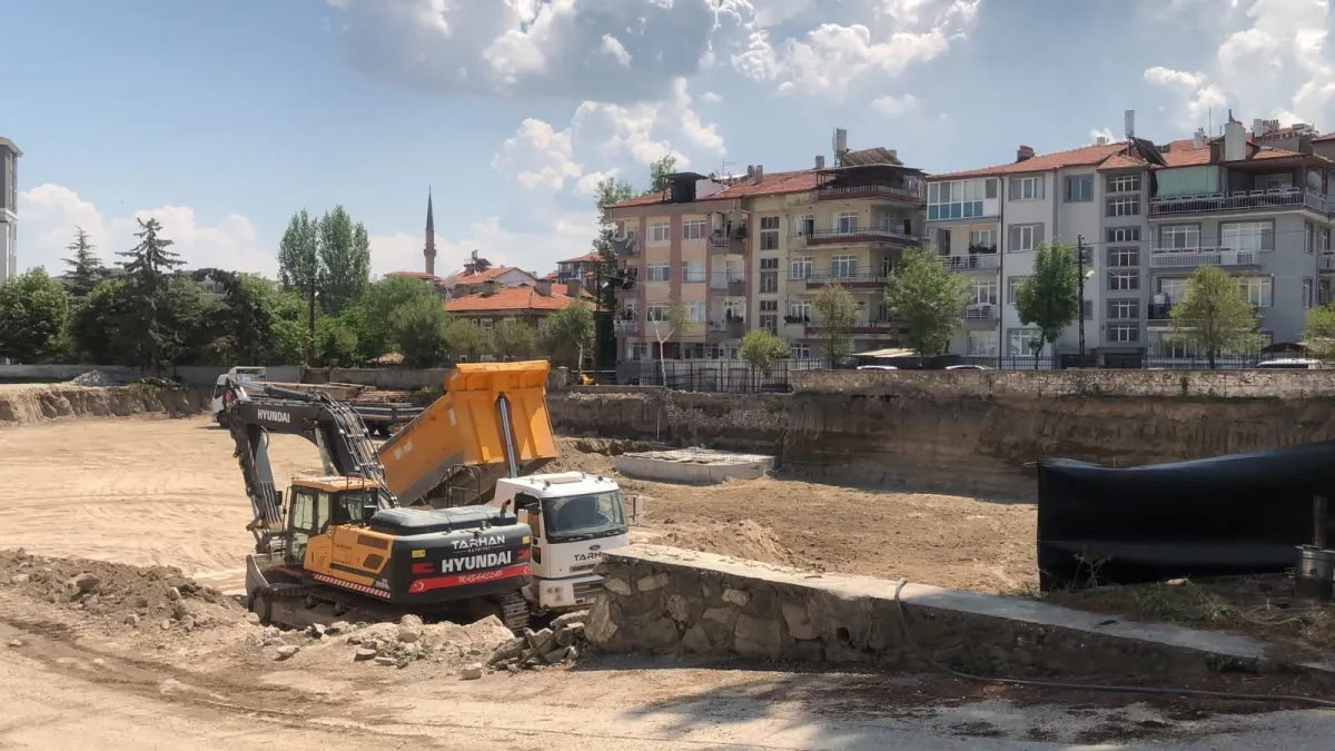 Isparta'da toprak kaydı, işçi göçük altında kaldı