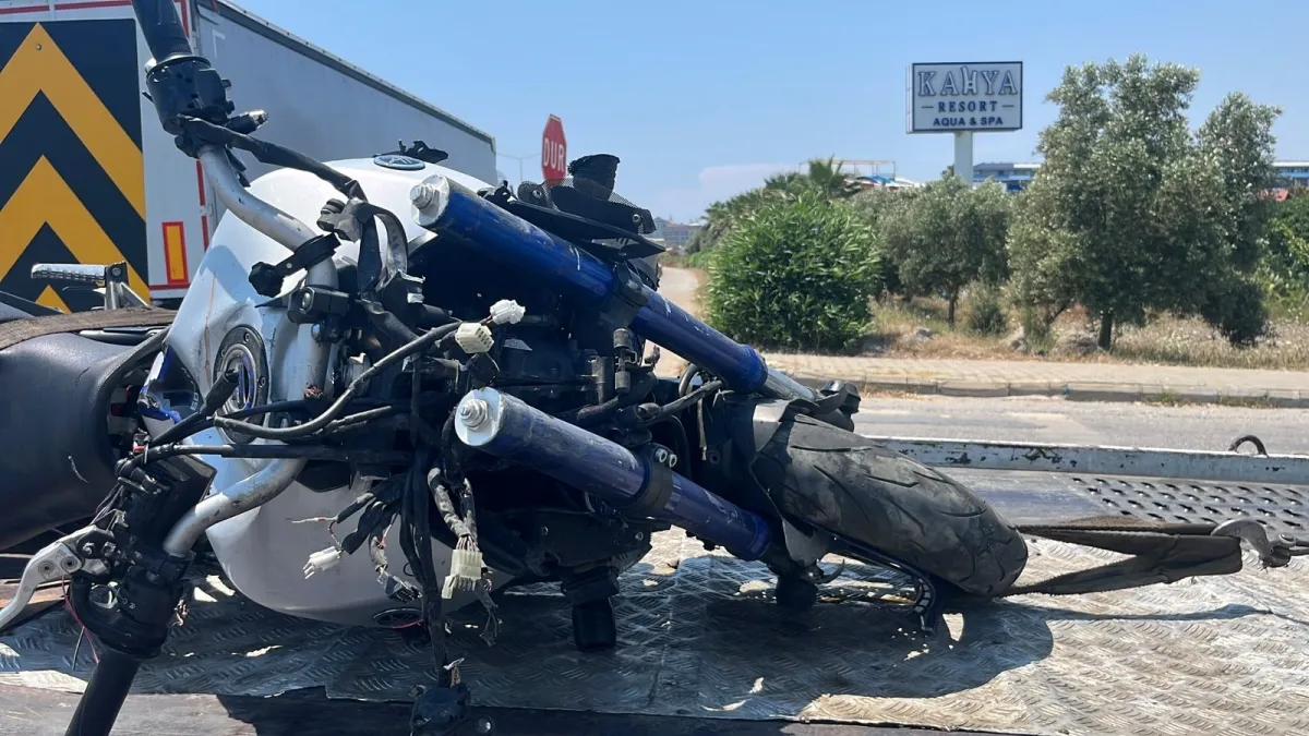 Antalya'da feci kaza 22 yaşındaki motosiklet sürücüsü hayatını kaybetti