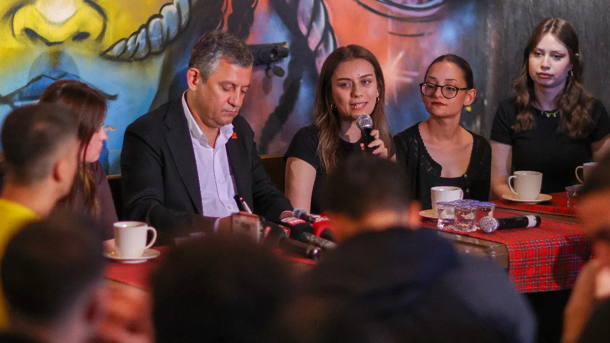 CHP Lideri Özgür Özel, Denizli’de Gençlerle Buluştu