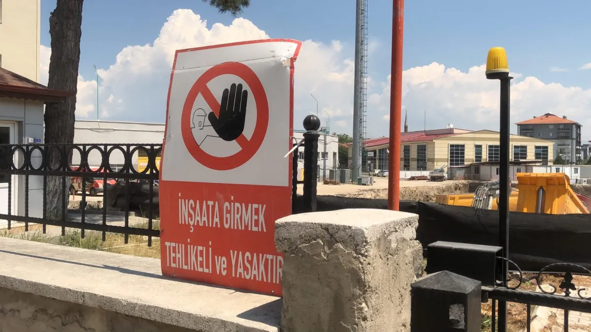 Isparta'da toprak kaydı, işçi göçük altında kaldı
