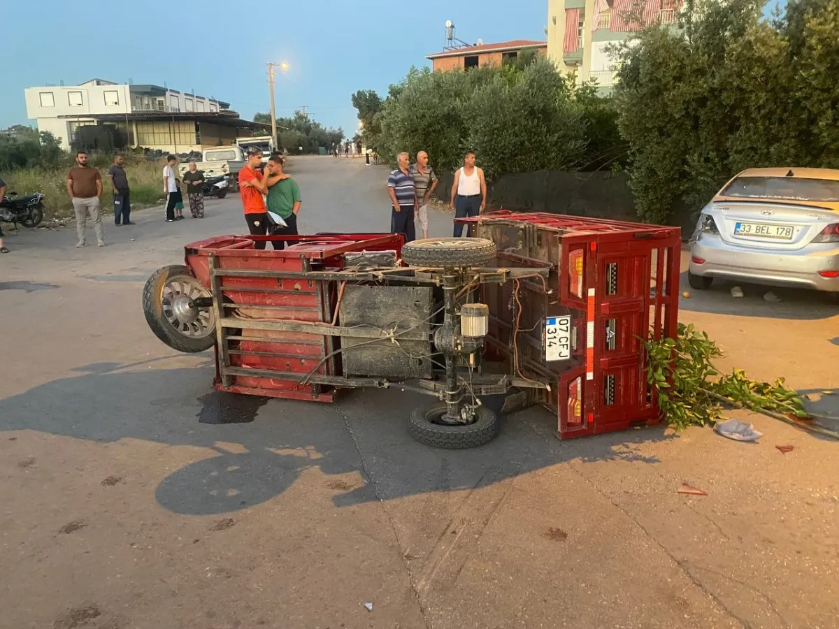 Antalya Serik'te Feci Kaza: Otomobil Elektrikli Motosiklete Çarptı, Aynı Aileden 4 Yaralı!