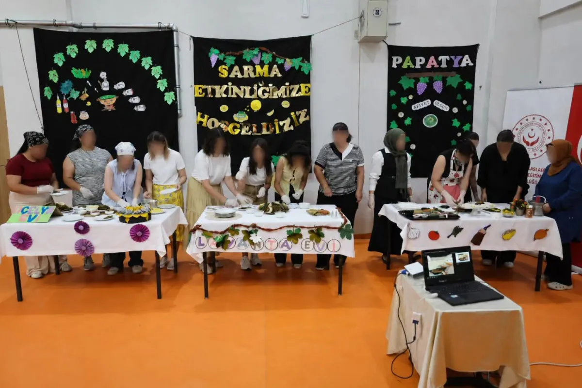 Burdur’da çocuklardan yaprak sarma yarışması