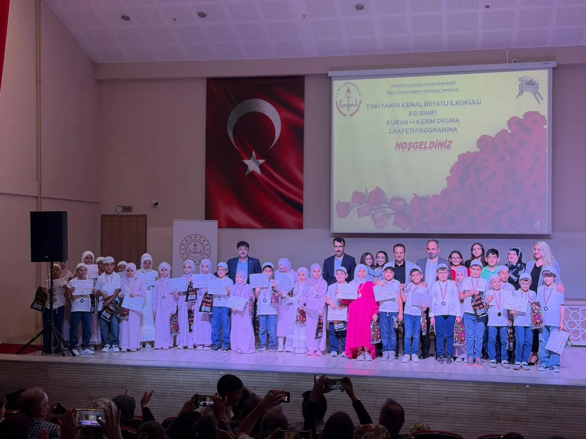 Burdur’da öğrenciler ÇEDES etkinliğinde sahne aldı