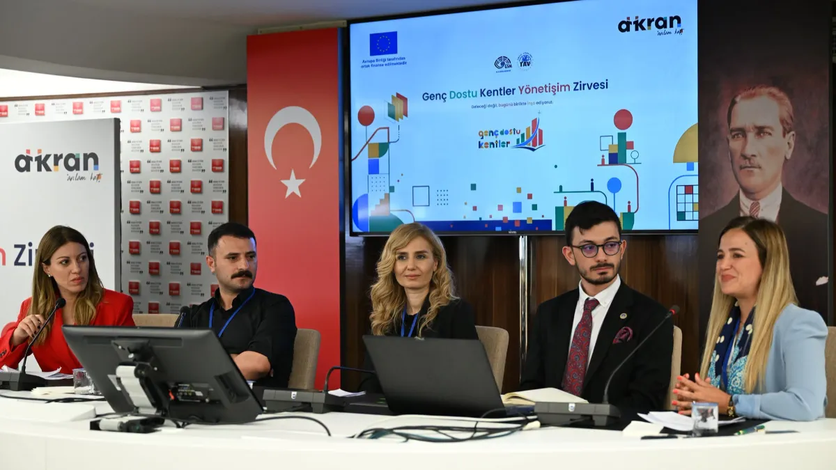 Genç Dostu Kentler Yönetişim Zirvesi’nde paneller düzenlendi