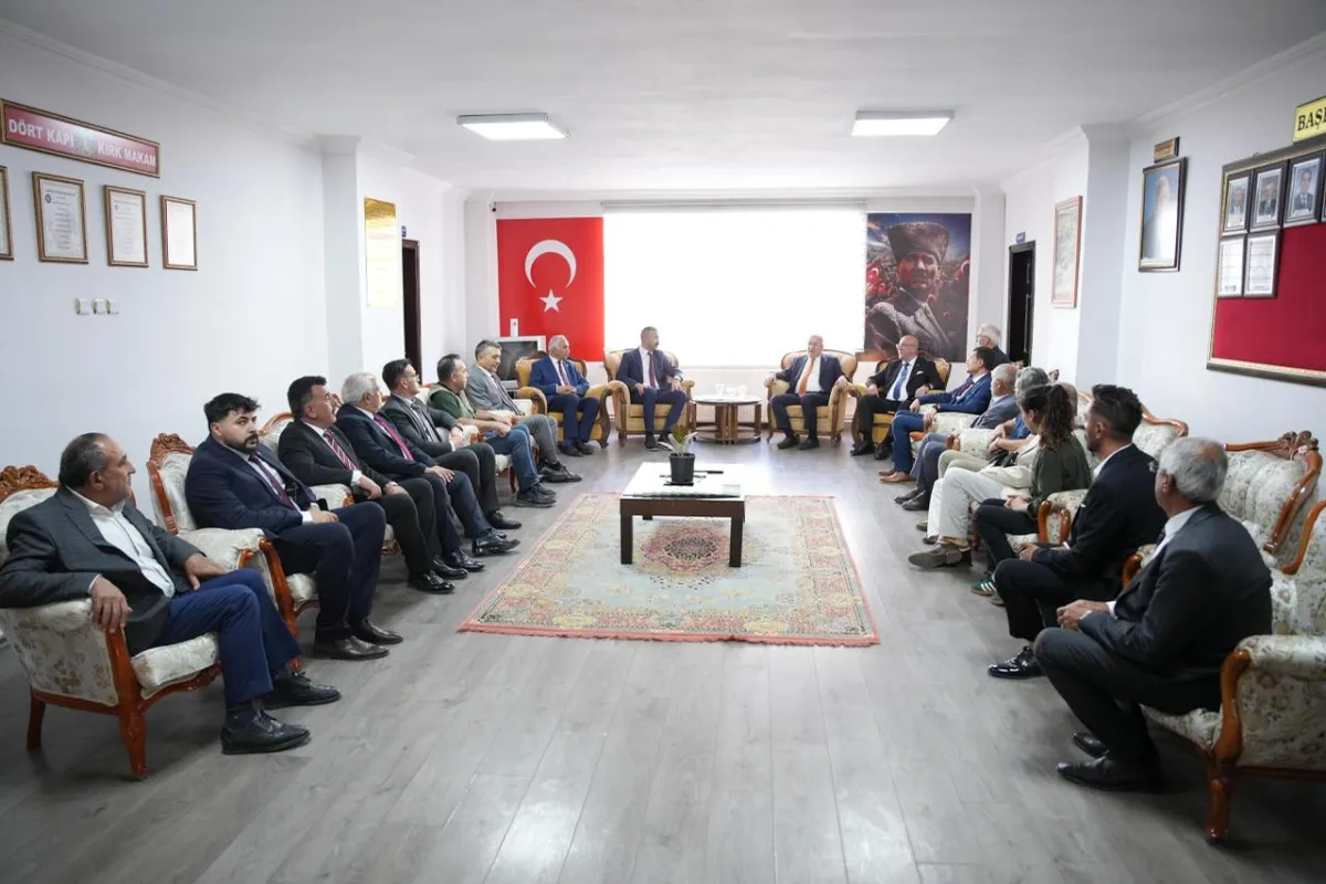 Ümit Özdağ Sivas’ta Sivil Toplum Kuruluşları ve Emeklilerle Buluştu