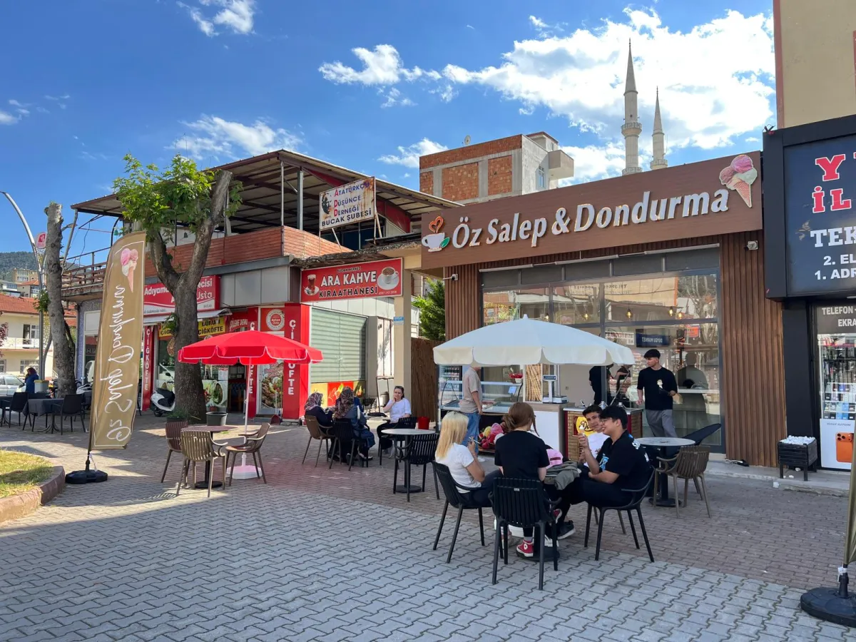 Bucak'ta Öz Salep Dondurma Açıldı Dededen toruna yarım asırlık miras