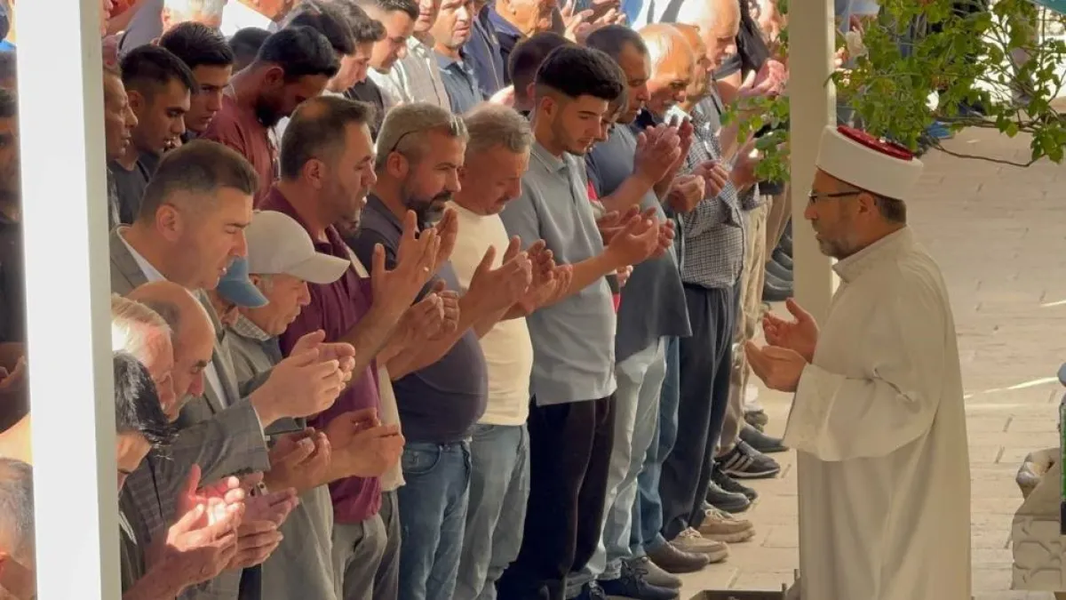 Eğirdir’de ölü bulunan genç toprağa verildi