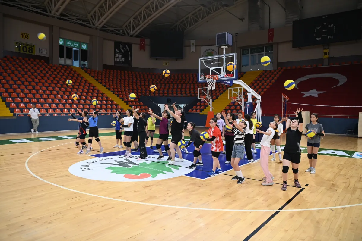 Mamak’ta Voleybol Seçmelerine Yoğun İlgi