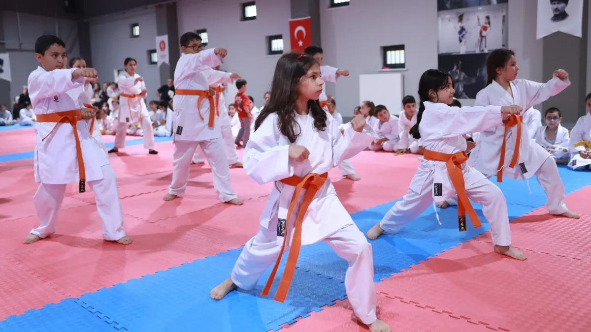Keçiören’in Altyapı Sporcuları Karate Kuşak Sınavında Ter Döktü