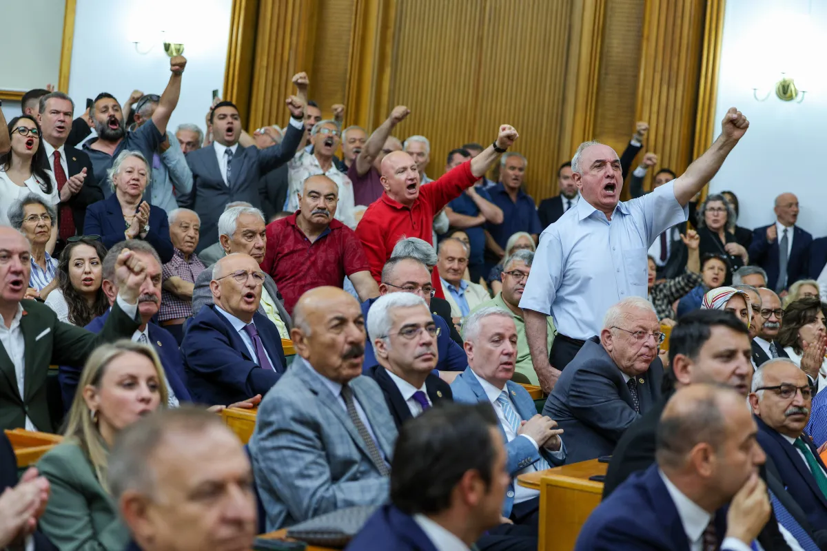 Özgür Özel’den Kılıçdaroğlu’na Tarihi Çağrı: “Partiyi Bu Cenderenin İçinde Daha Fazla Tutmayın”
